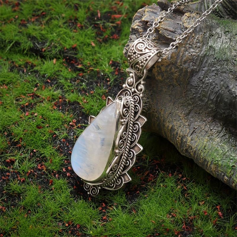 Vintage Moonstone Pendant Necklace